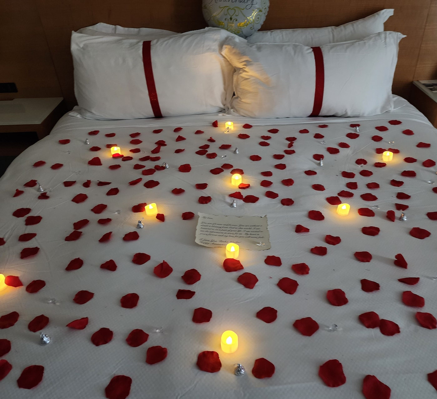 Elegant romantic room decoration for hotel room on the Monterey ...